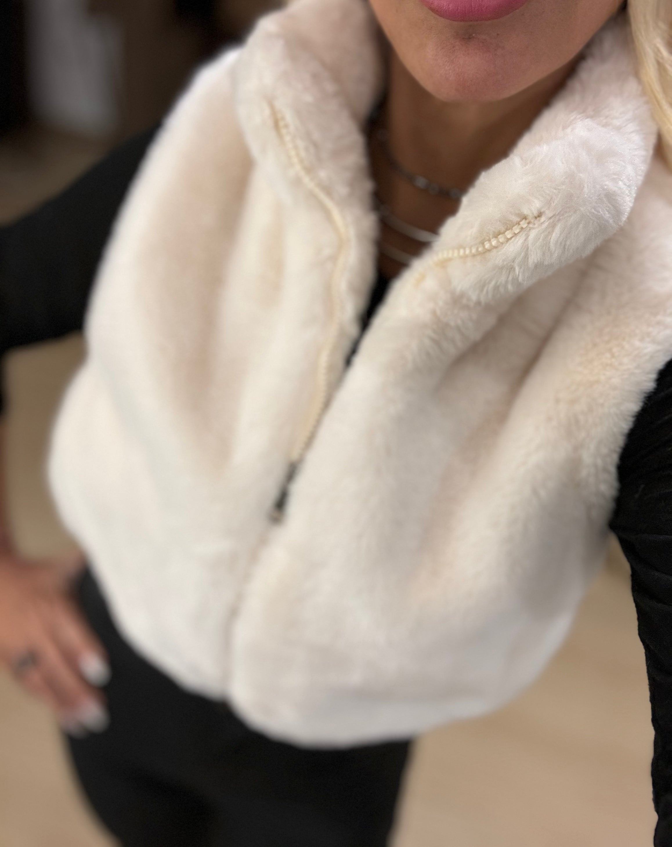 κοντό γούνινο παλτό με κουκούλα